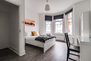 2 habitaciones y escritorio 