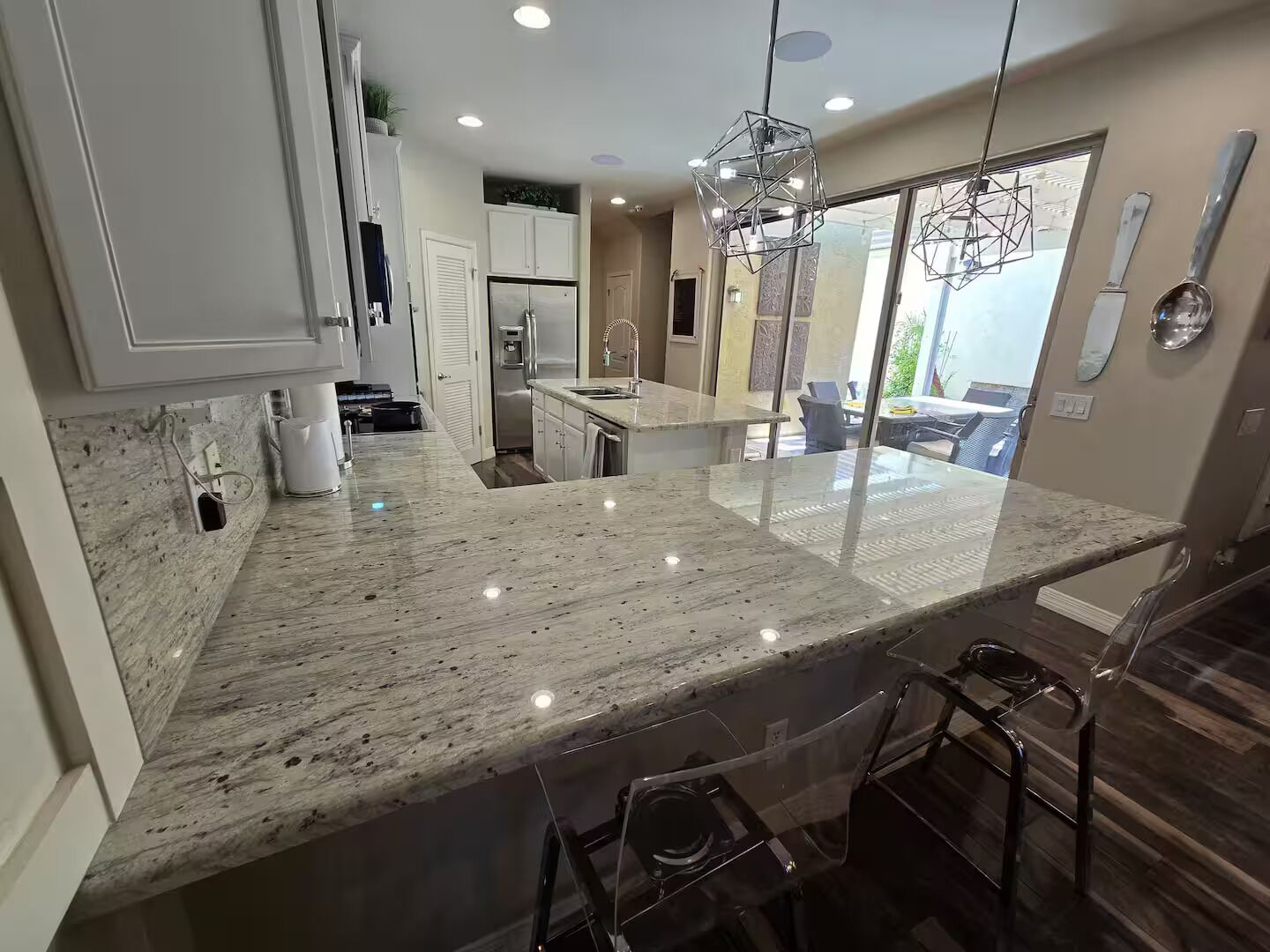 ثلاجة، ميكروويف، فرن، موقد طهي مسطح