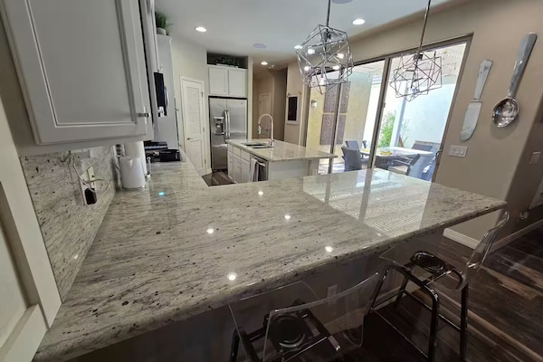 KĂŒhlschrank, Mikrowelle, Ofen, Herdplatte