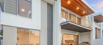 Atlantis—Coastal Retreat near Horseshoe Bay