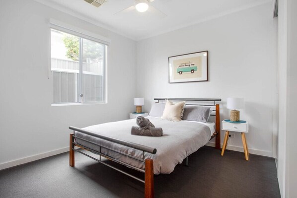 4 chambres, fer et planche à repasser, lit parapluie, Wi-Fi gratuit