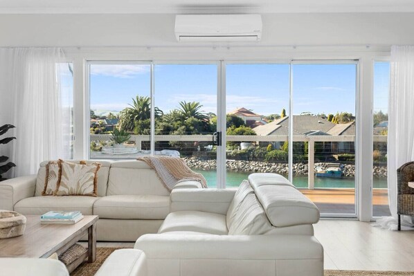 Televisión y estéreo 