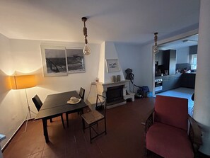 Dining - Cascais - House at Guincho beach with patio. Pets are welcome! (Cascais)