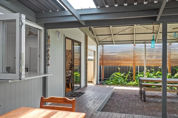 تناول الطعام بالخارج