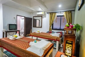 A hotel room with two beds, a television, a desk with a telephone, and a decorative wall piece. - Lanna Hotel by Kasalong Resort and Spa Pattaya (Pattaya)