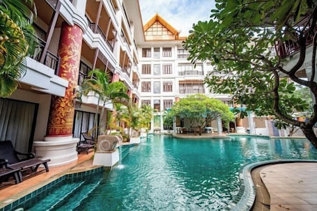 Outdoor pool. Lanna Hotel by Kasalong Resort and Spa Pattaya