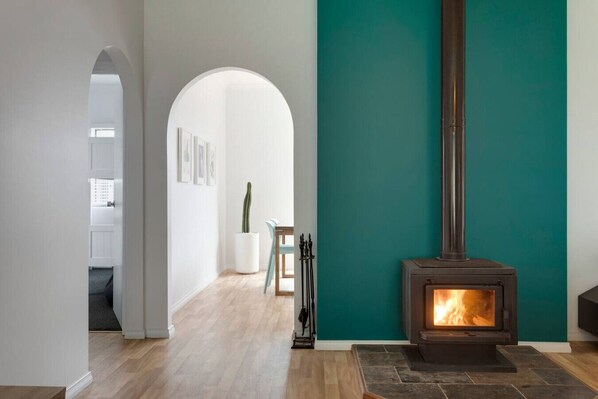 Interior - Berechiah Cottage—Stroll to Cafés & Coast (Port Elliot)