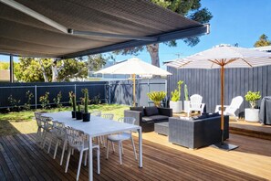 Spend slow afternoons outdoors, dining under the awning or lounging in the garden after a swim at nearby Horseshoe Bay. - Berechiah Cottage—Stroll to Cafés & Coast (Port Elliot)