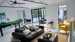 TV, fireplace, stereo - Berechiah Cottage—Stroll to Cafés & Coast (Port Elliot)