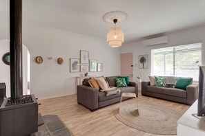 TV, fireplace, stereo