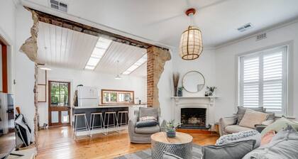 Red Door Cottage—Heritage Warmth by the Sea