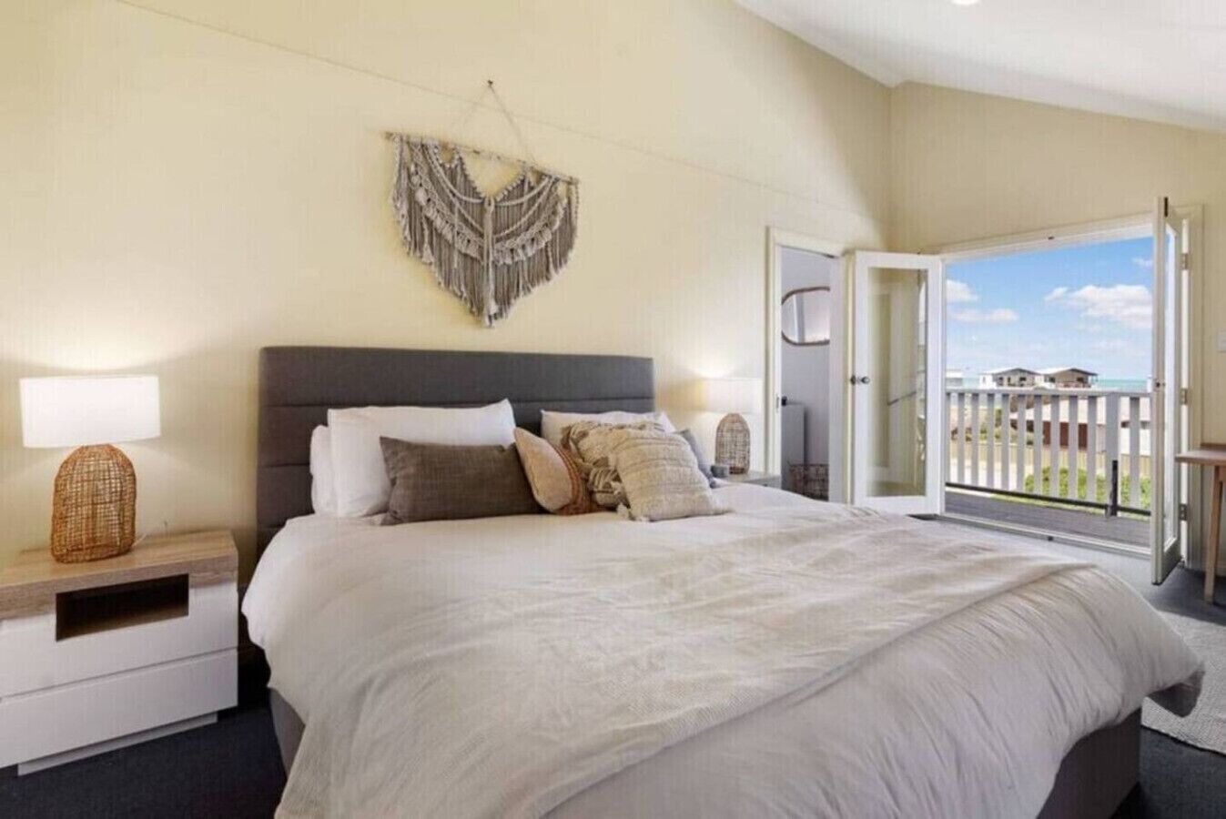 4 bedrooms, desk, iron/ironing board, travel crib