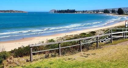 Chiton Beach Retreat—Hamptons Elegance by the Sea