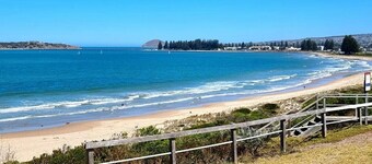 Chiton Beach Retreat—Hamptons Elegance by the Sea