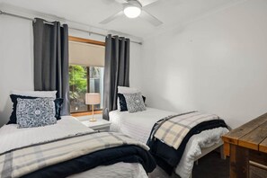 Fer et planche à repasser, lit de bébé portatif, accès au Wi-Fi (inclus)