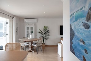 Dining - Chiton Beach Retreat - Hamptons Elegance by the Sea (Hayborough)