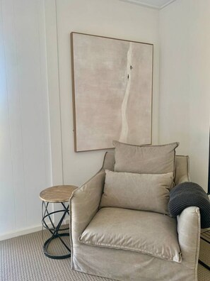 Televisión y chimenea 