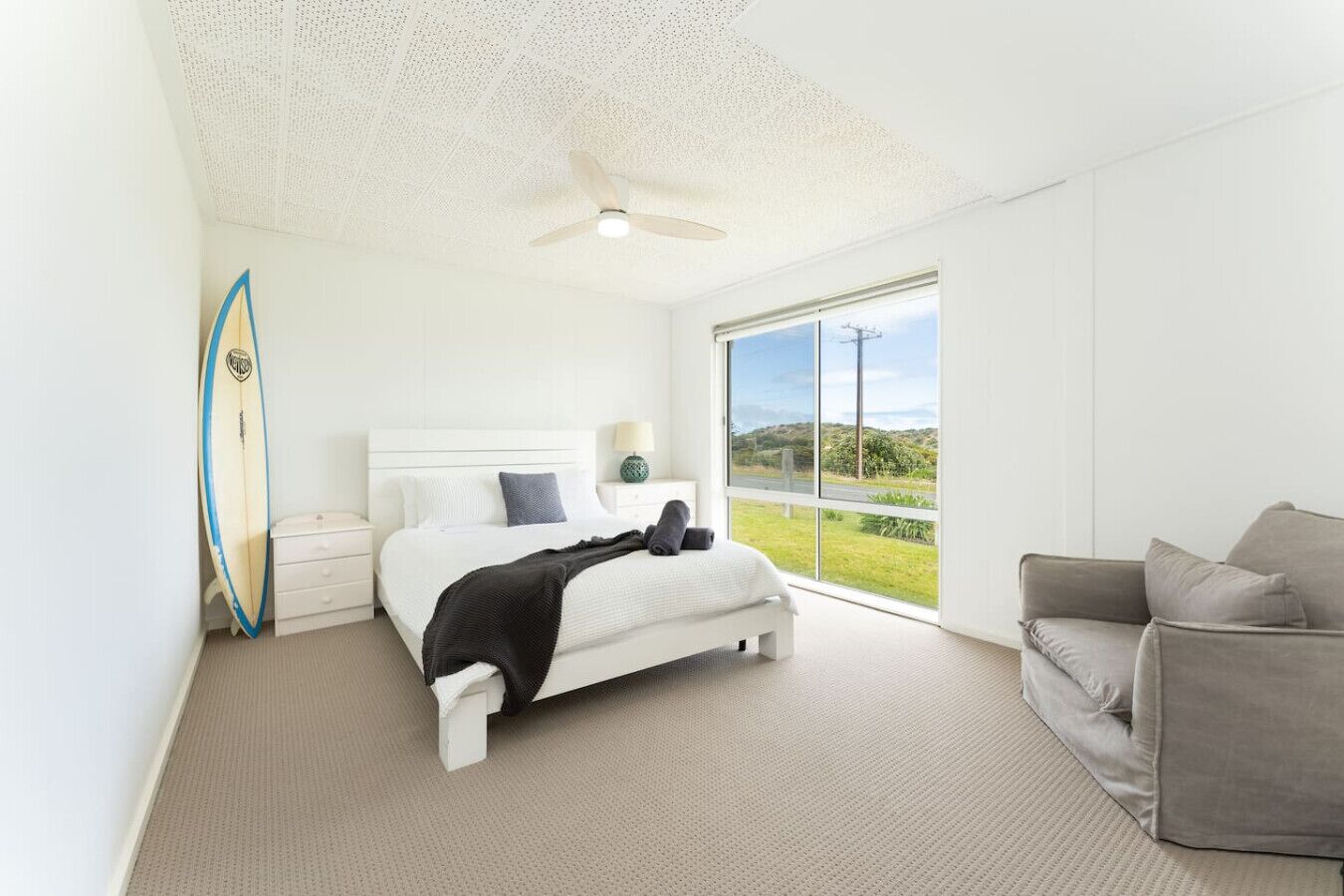 3 bedrooms, desk, WiFi, bed sheets