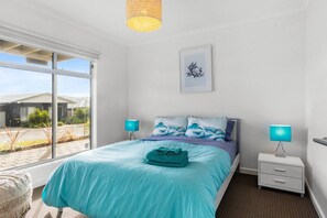 4 habitaciones, tabla de planchar con plancha y ropa de cama 