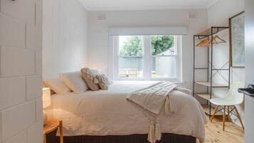 3 bedrooms, desk, iron/ironing board, travel crib