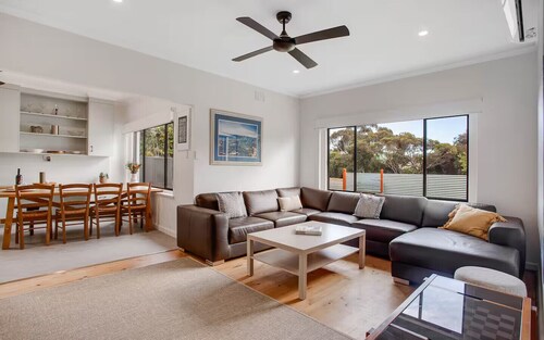 Bayhaven—Breezy Family Getaway by Horseshoe Bay