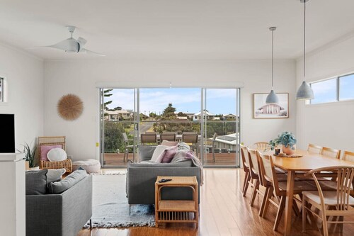 Salty Breeze—Central Family Getaway by the Sea