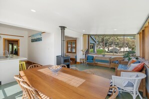 Dining - Bungalow on Hutton in Port Elliot (Port Elliot)