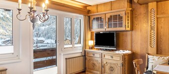 Schneetalalm '19' with Mountain Views, Private Balcony and Wi-Fi