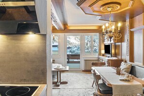 Dining - Schneetalalm '19' with Mountain Views, Private Balcony and Wi-Fi (Nesselwängle)