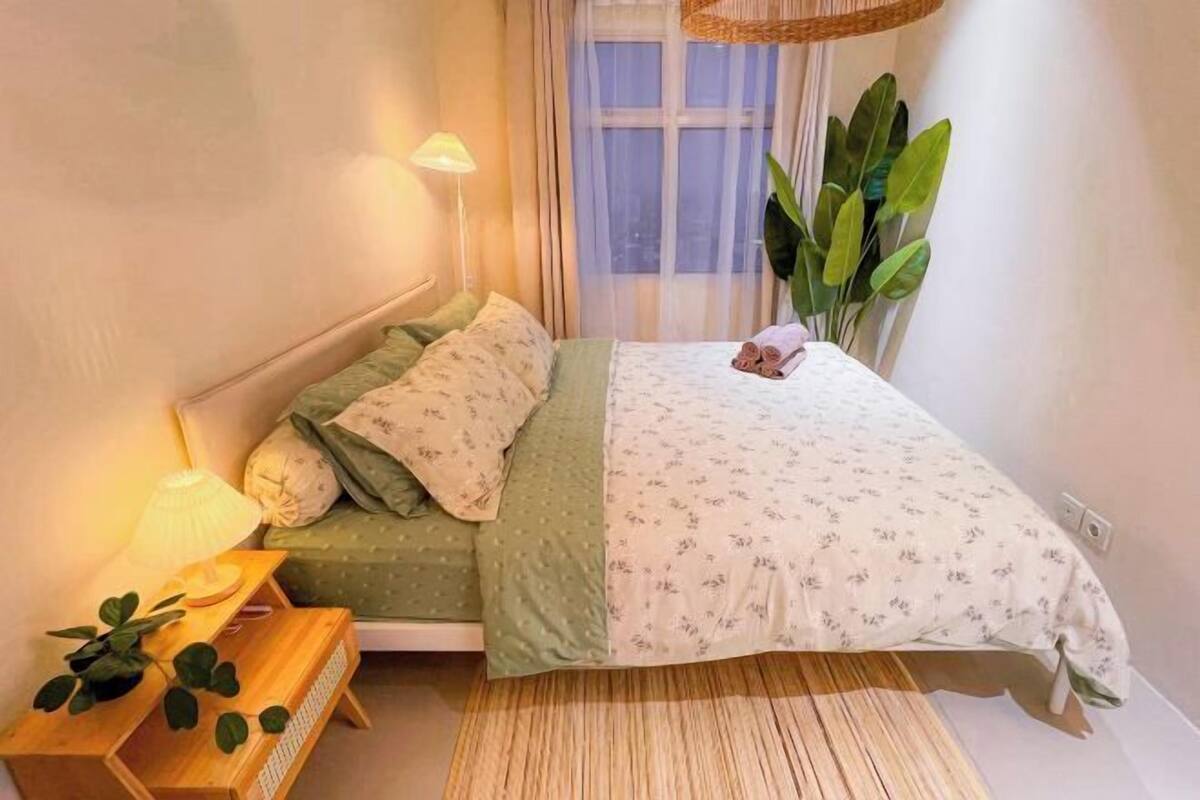 Cribs/infant beds