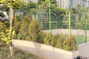 Sports court - Madison Park Family Apartment by Host Jess (West Jakarta)