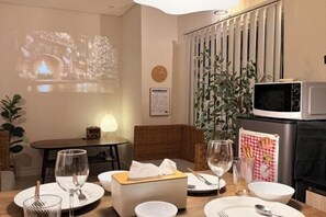 Room - Madison Park Apartments by HostJess (West Jakarta)