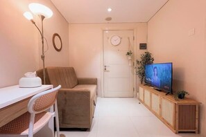 Cots/infant beds - Madison Park Family Apartment by Host Jess (West Jakarta)