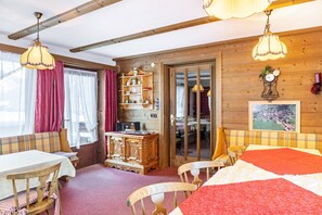 Dining - Room '11' with Mountain View, Shared Terrace and Wi-Fi (Nesselwängle)