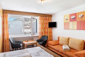 1 bedroom, WiFi, bed sheets - Room '11' with Mountain View, Shared Terrace and Wi-Fi (Nesselwängle)