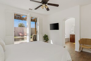 4 bedrooms, desk, iron/ironing board, travel crib