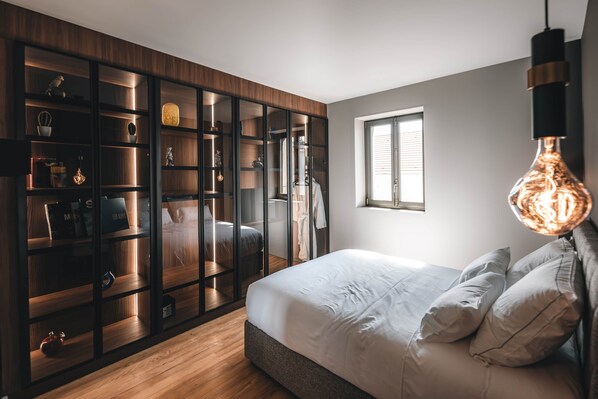 Tallelokero huoneessa, silitysrauta/-lauta, Wi-Fi, vuodevaatteet