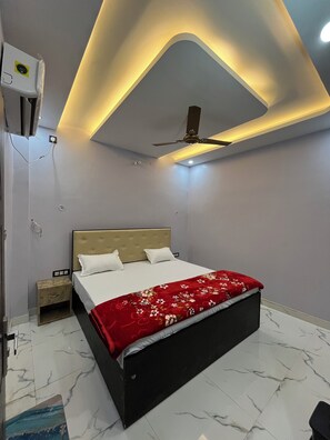 Comfort Double Room | Free WiFi - Hotel S.K Atithi Bhawan (Misrikh)