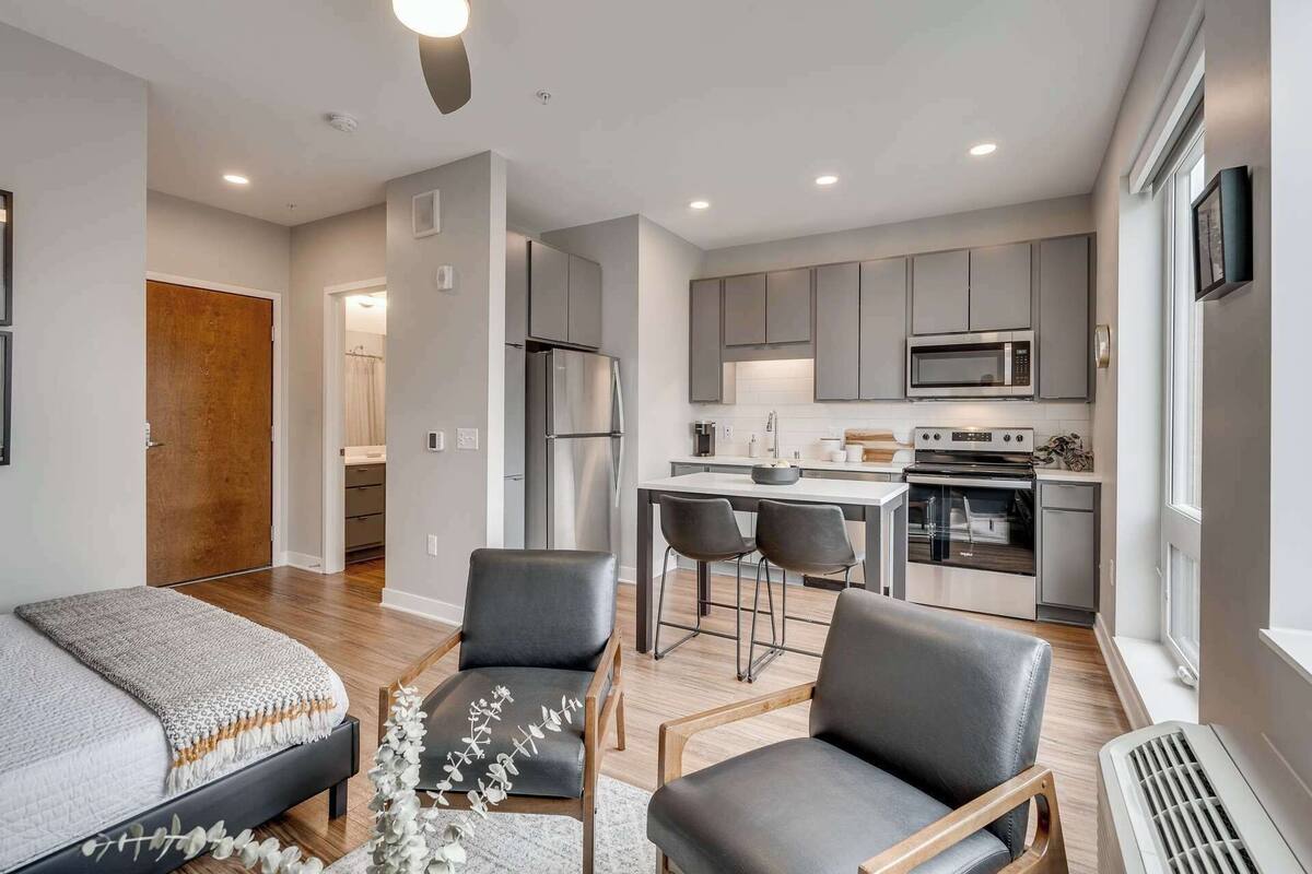 Desk, laptop workspace, iron/ironing board, free WiFi