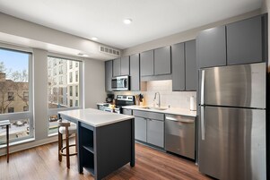 Studio | Private kitchen | Fridge, microwave, oven, stovetop