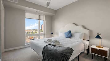 Apartment | Desk, laptop workspace, iron/ironing board, free WiFi