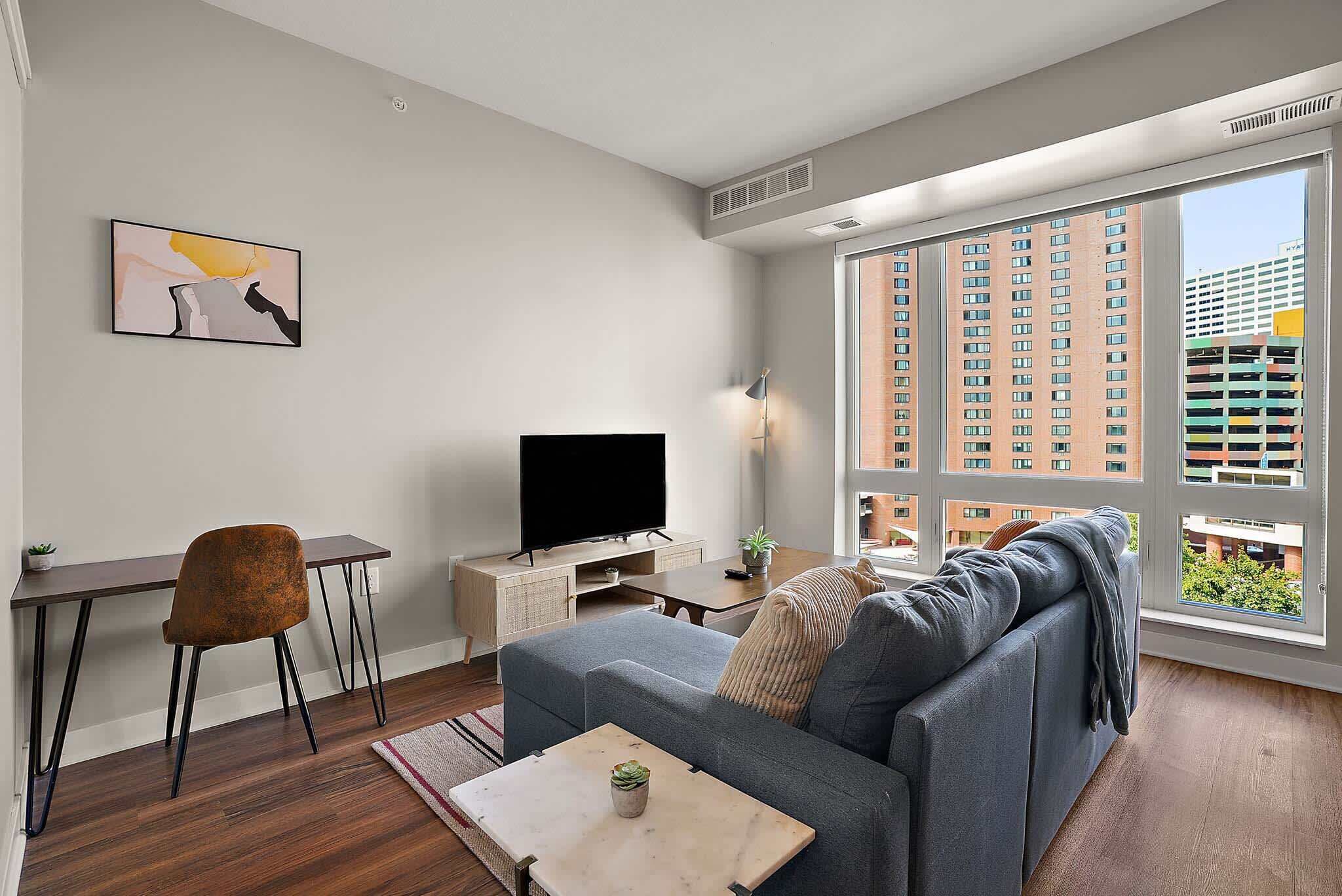 開放式客房 | 起居區 | 42-吋智慧型電視、數位頻道、串流服務