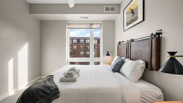 Desk, laptop workspace, iron/ironing board, free WiFi