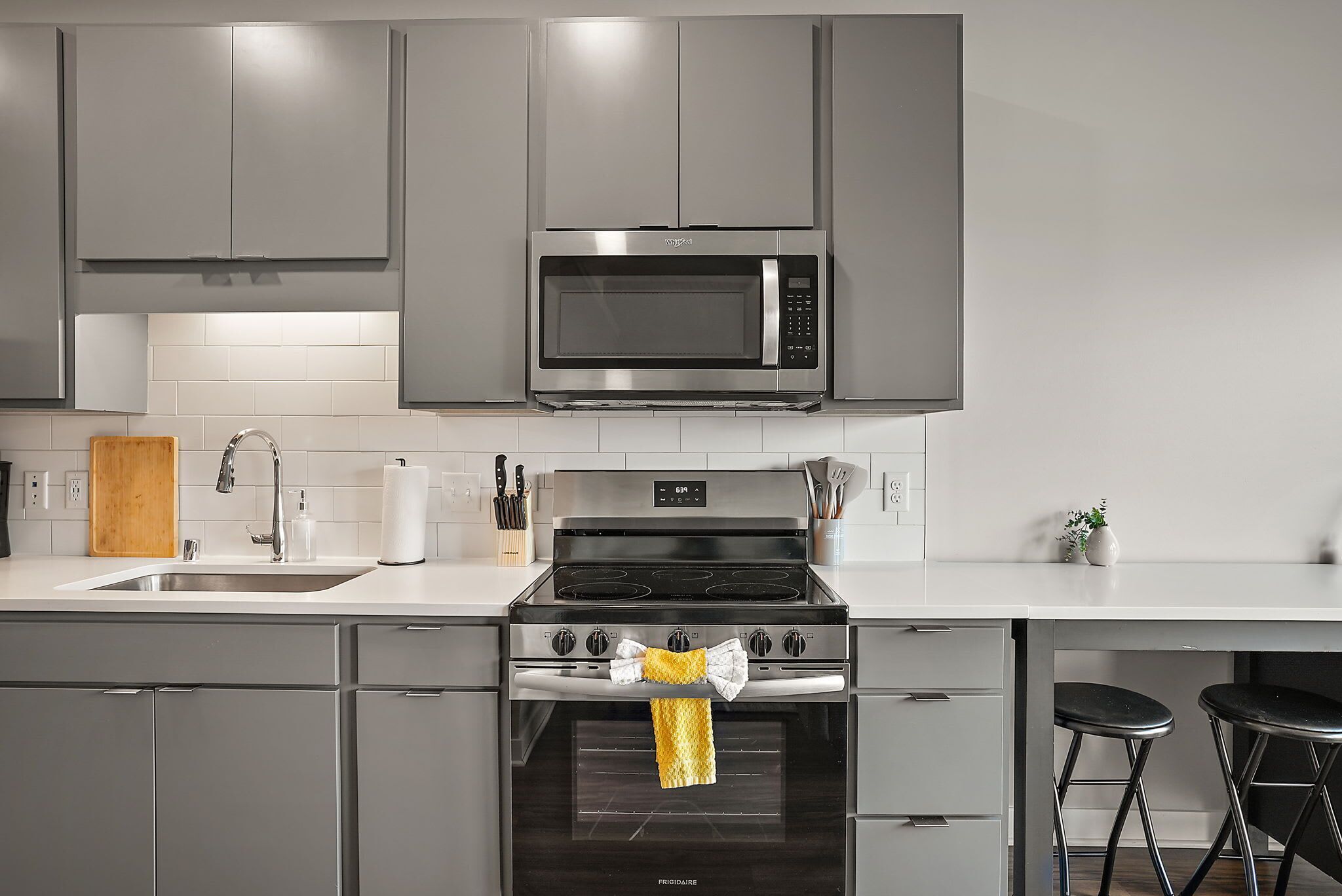 Studio | Private kitchen | Fridge, microwave, oven, stovetop