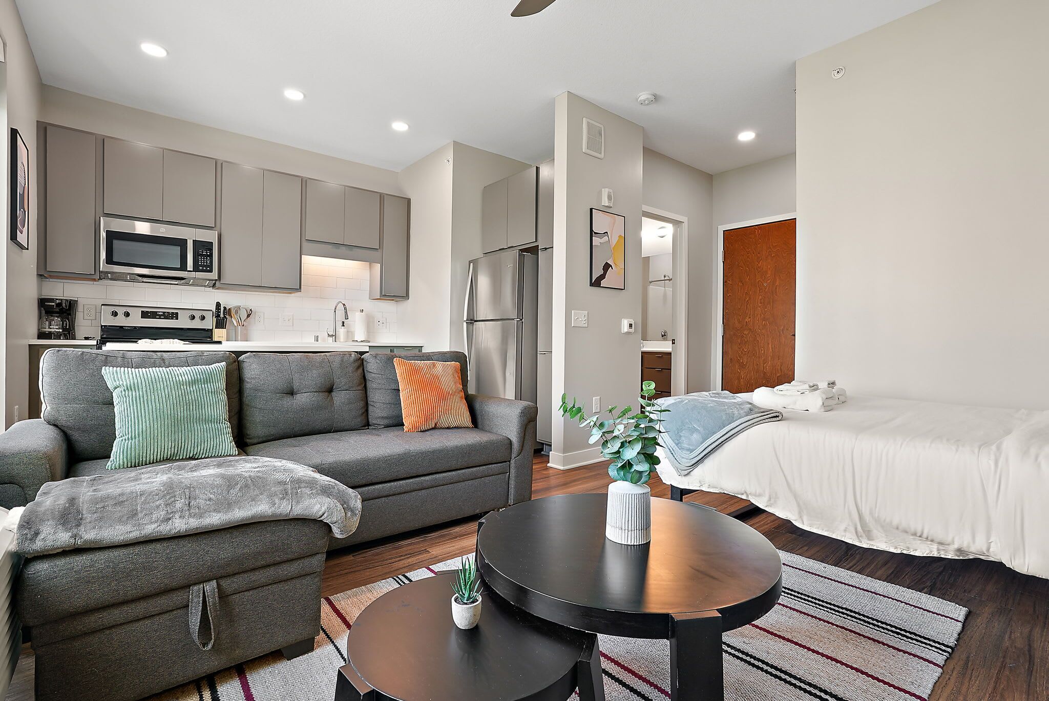 開放式客房 | 客廳 | 42 吋智能電視連數碼電視頻道、串流服務