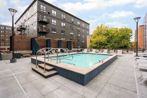 Seasonal outdoor pool - CozySuites Marquee (Minneapolis)