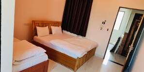 Triple Room | Rollaway beds, free WiFi, bed sheets