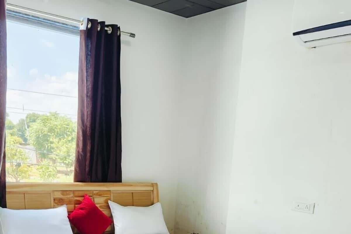 Family Room | Rollaway beds, free WiFi, bed sheets