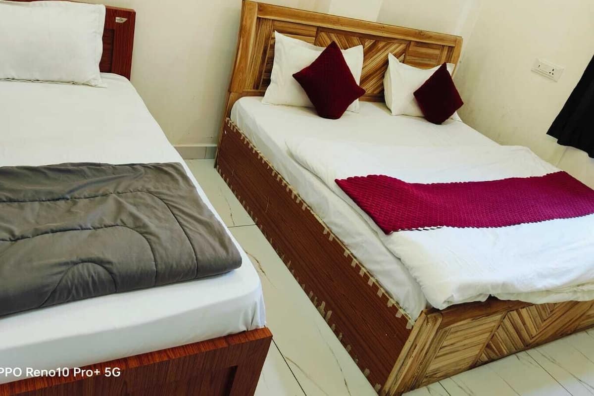 Triple Room | Rollaway beds, free WiFi, bed sheets