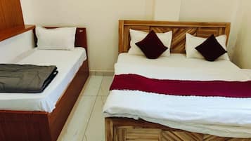 Triple Room | Rollaway beds, free WiFi, bed sheets